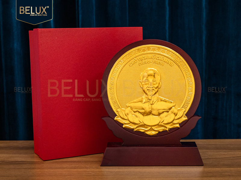 Biểu trưng Bác Hồ mạ vàng 24k cao 25cm